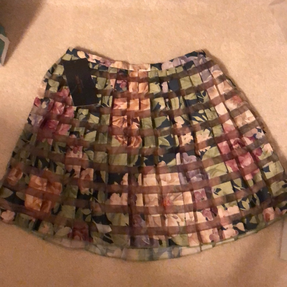 NWT ZARA PLEATED FLORAL MINI SKIRT - XS